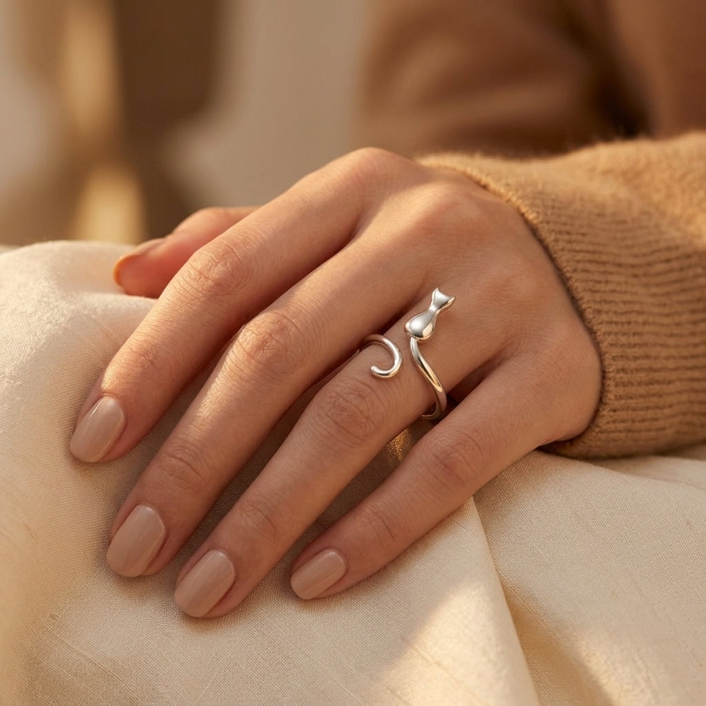 Ring Motif Kat i Sølv
