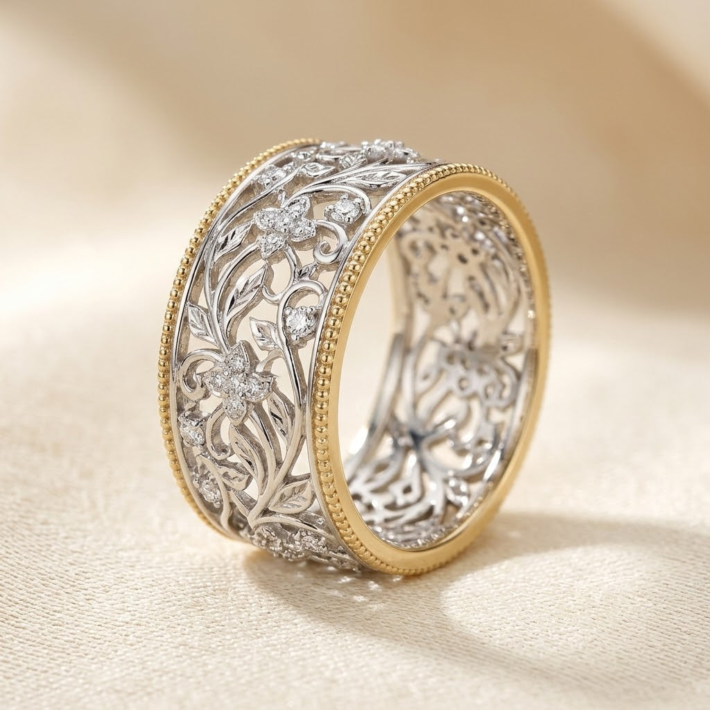 Ring med Ornamenteret Sølv og Guld