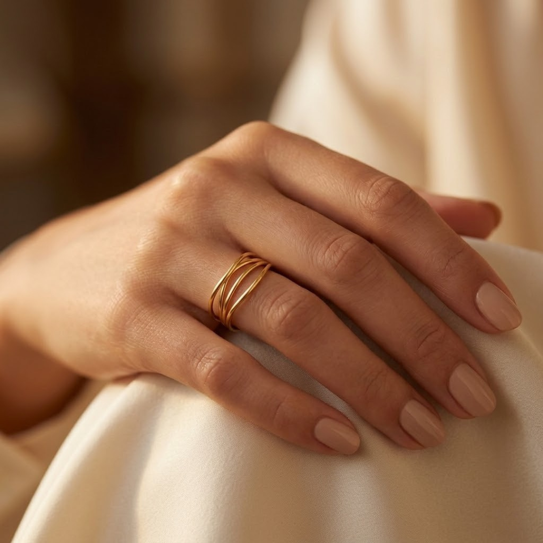 Minimalistisk Indviklet Ring i Guld