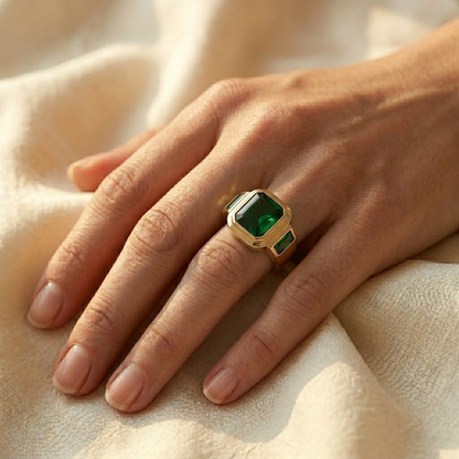 Smykkering med Smaragd i Guld
