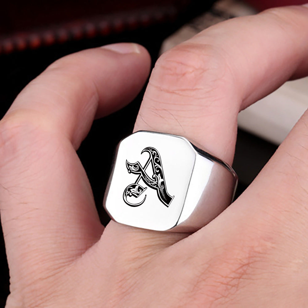 Klassisk Noble Initial Ring | Hvidguld