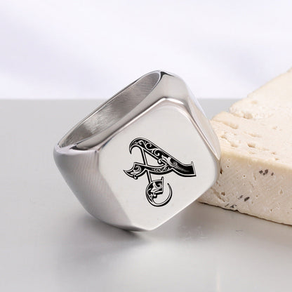 Klassisk Noble Initial Ring | Hvidguld