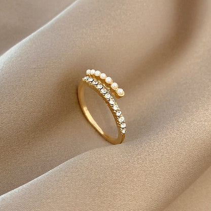 Virelle Åben Ring med Krystal og Perle | Guld