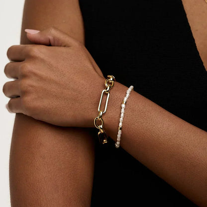Armbånd med T-bar i kæder | Guld
