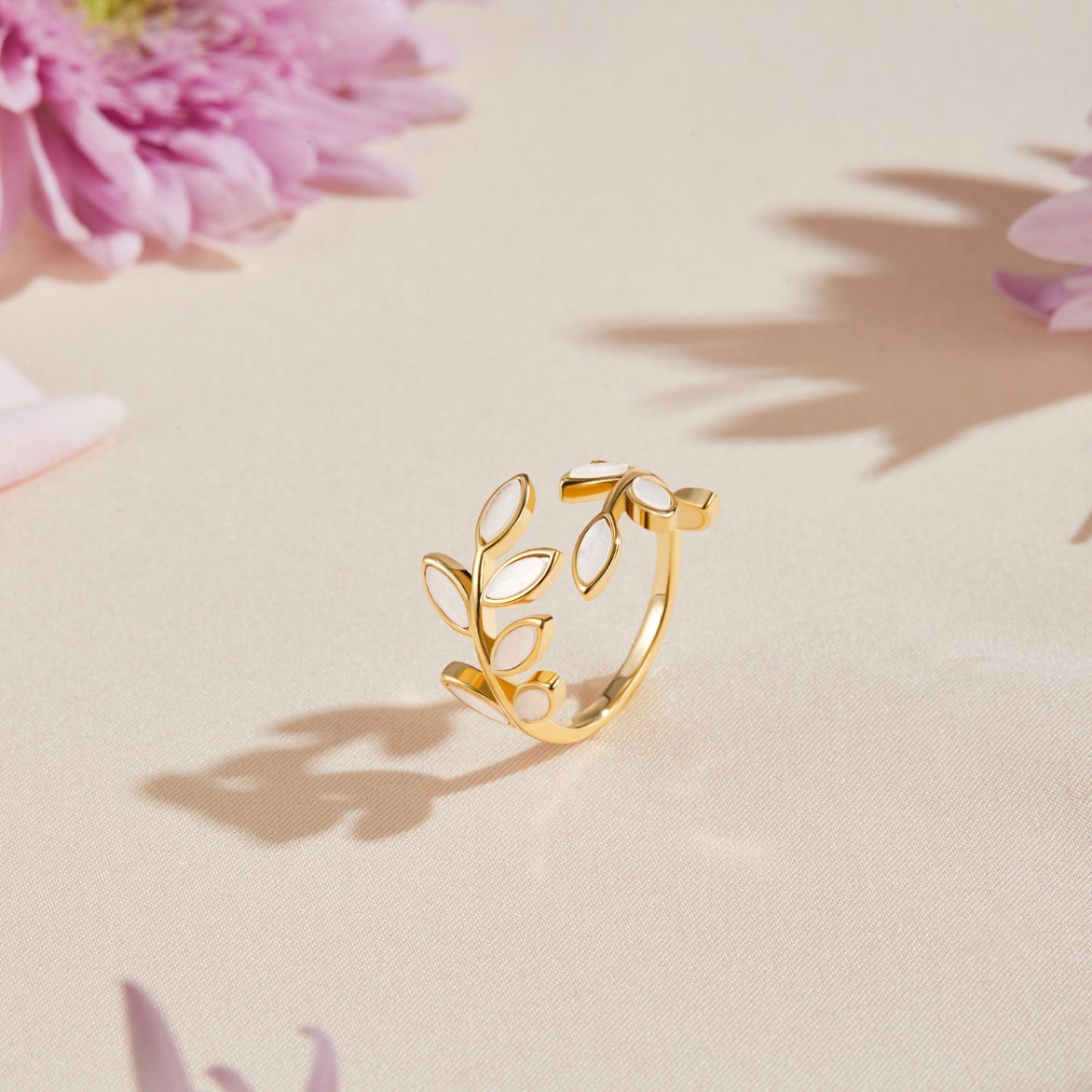 Ring med Bladmotiv i Guld
